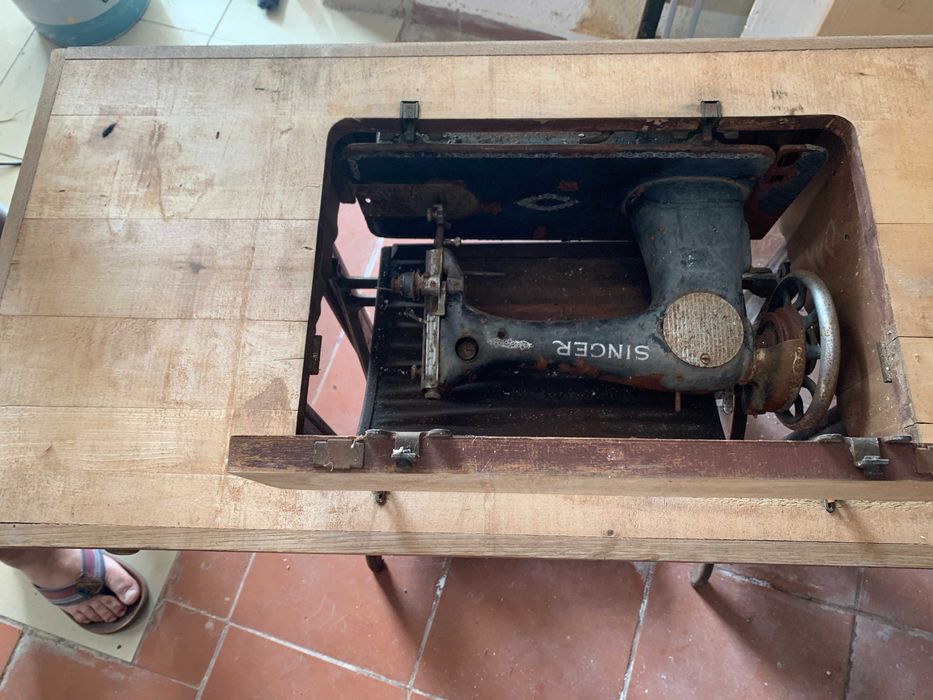 Vendo máquina de costura Antiga Singer