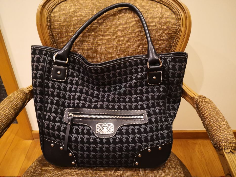 Carteira em fazenda e pele preta da marca Tous