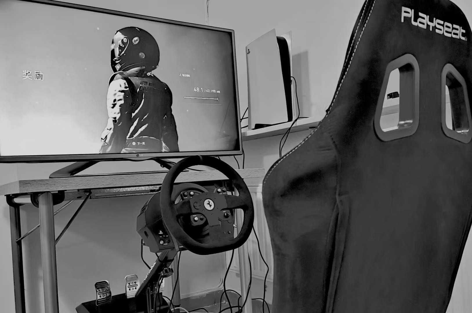 THRUSTMASTER T300 Ferrari +Kokpit PLAYSEAT Alcantara Czarny