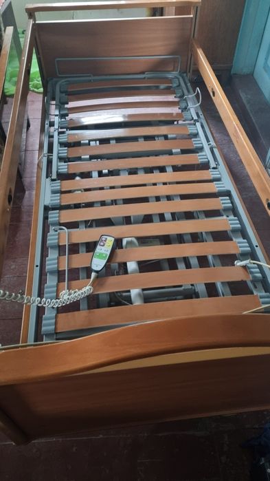 ліжко для лежачих та літніх людей з матрасом