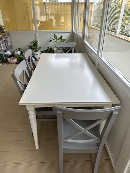Mesa de Jantar Extensível com 4 cadeiras Rosentorp IKEA