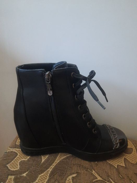 Ботинки женские р.36