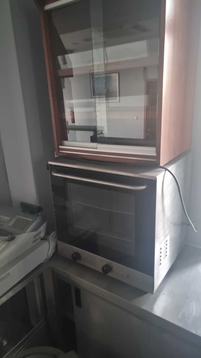 Fritadeira com 2 cubas , forno, fiambreira e armário em madeira