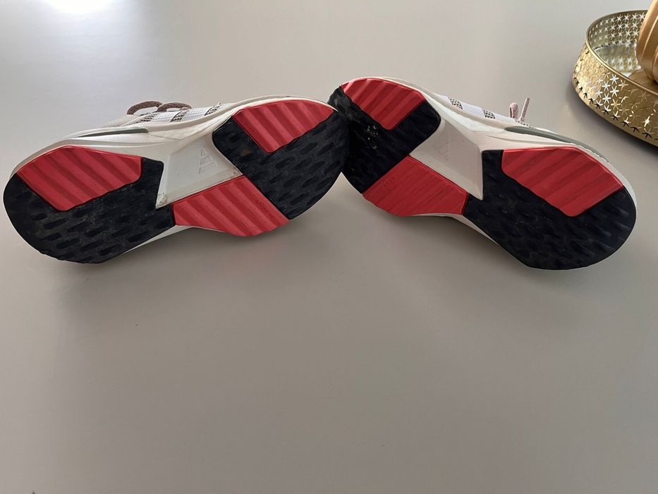 Sapatilhas adidaa Avryn_X