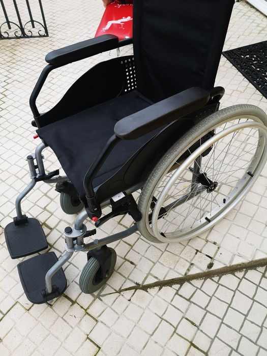 Cadeira de rodas dobrável