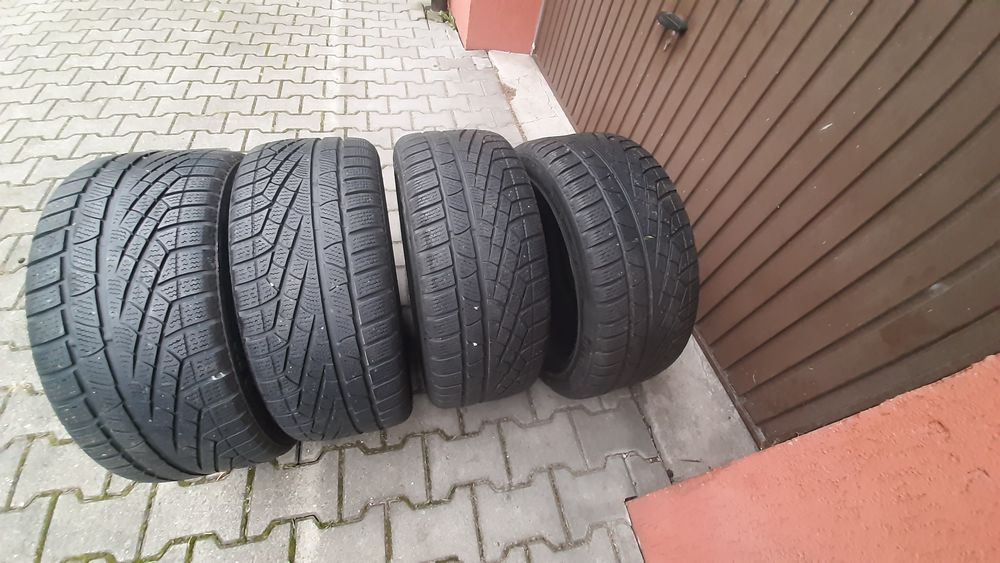 Opony zimowe 225/45/17 Pirellii