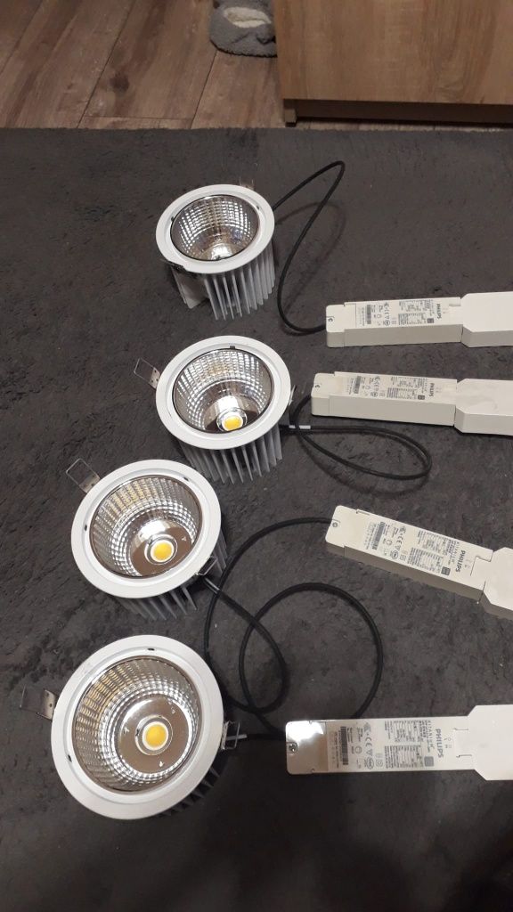 Lampa LED, Okrągły downlight diodowy z fasetowanym odbłyśnikiem alumin