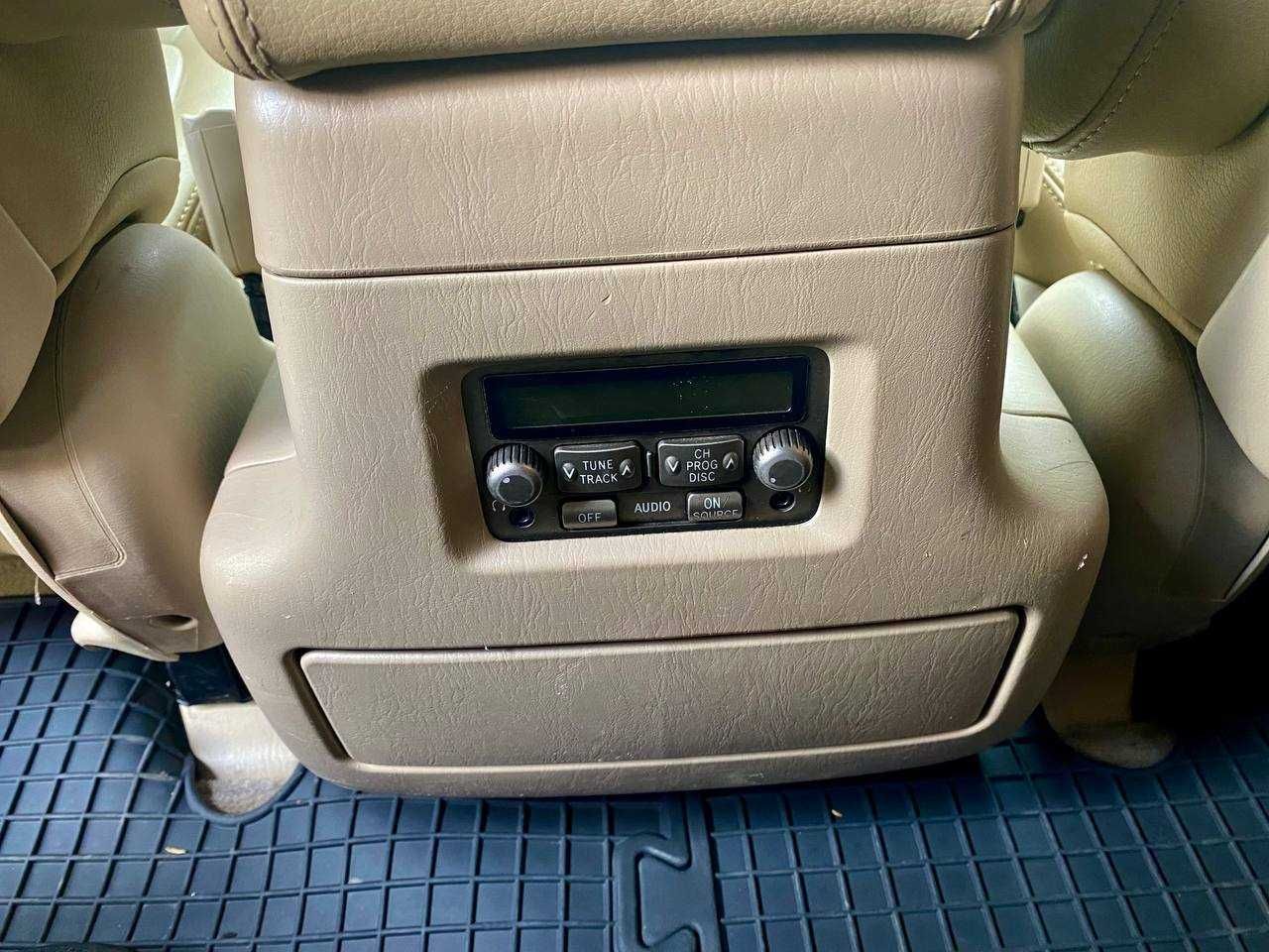 Lexus LX 2004 року