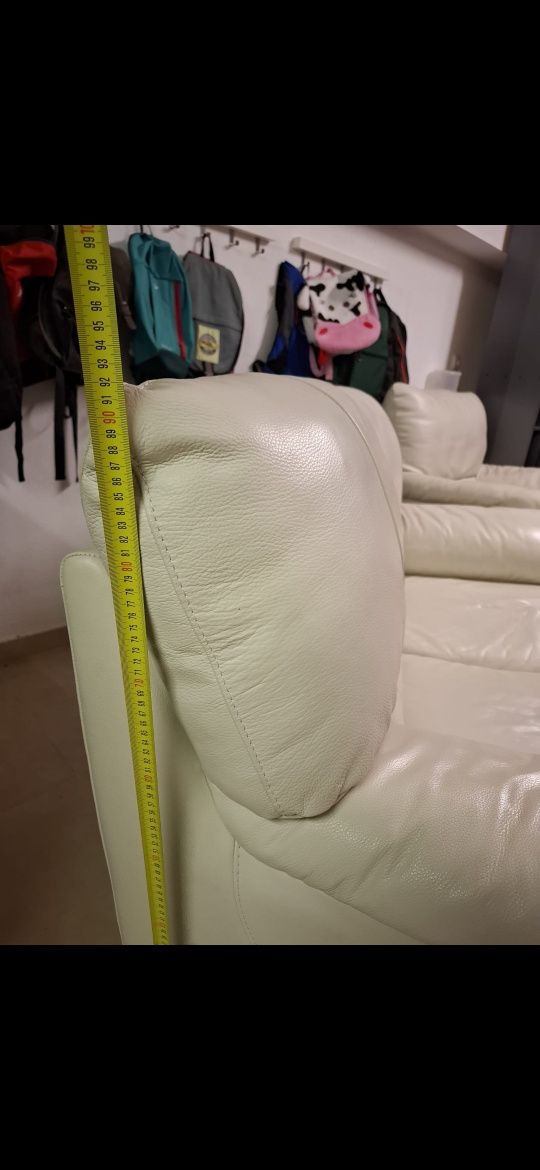 Conjunto de sofa e poltrona em Pele branco/beje