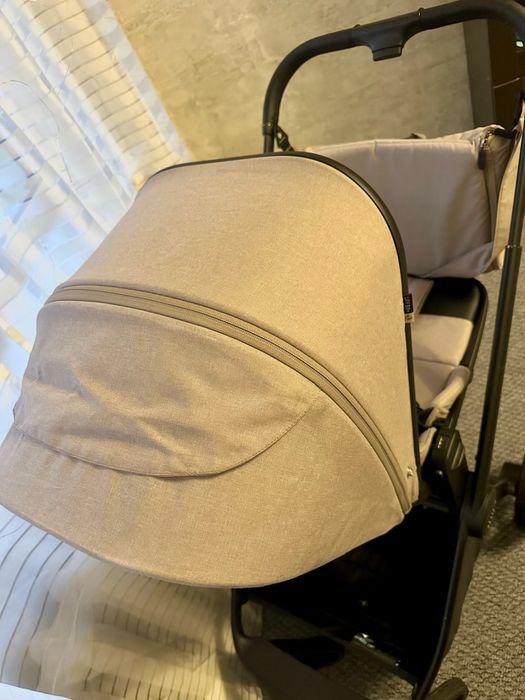 Універсальна коляска Carrello Epica 2025 року, 2 в 1