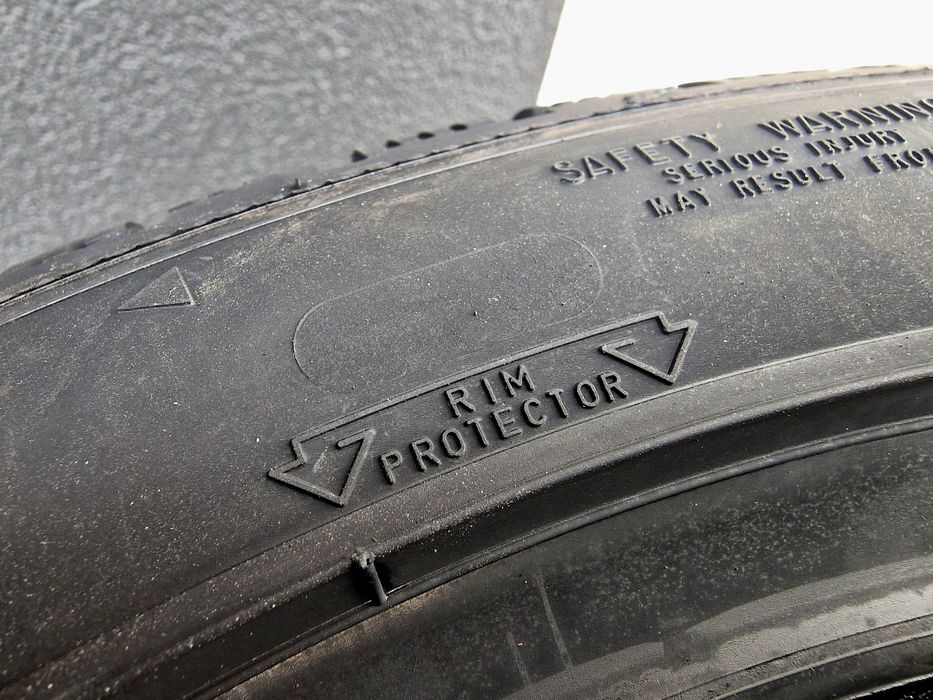 NOWE opony zimowe GOODYEAR ULTRAGRIP PERFORMANCE 3 225/45/17 94H rant