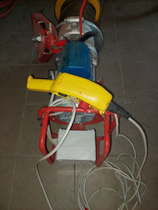 Guincho de construção 1000 kg. 220v ou 380v