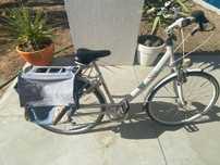 Bicicleta Oxford branca com bomba de ar Integrada