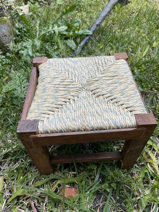 Banquinho de madeira para criança