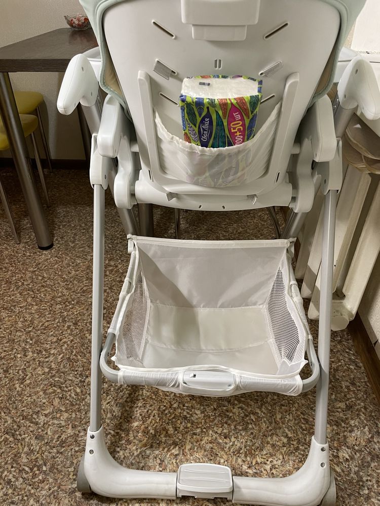 Дитяче крісло для годування corrello