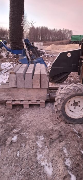 Układarka do kraweznikow samojezdna Transmanut, Probst, Optimas
