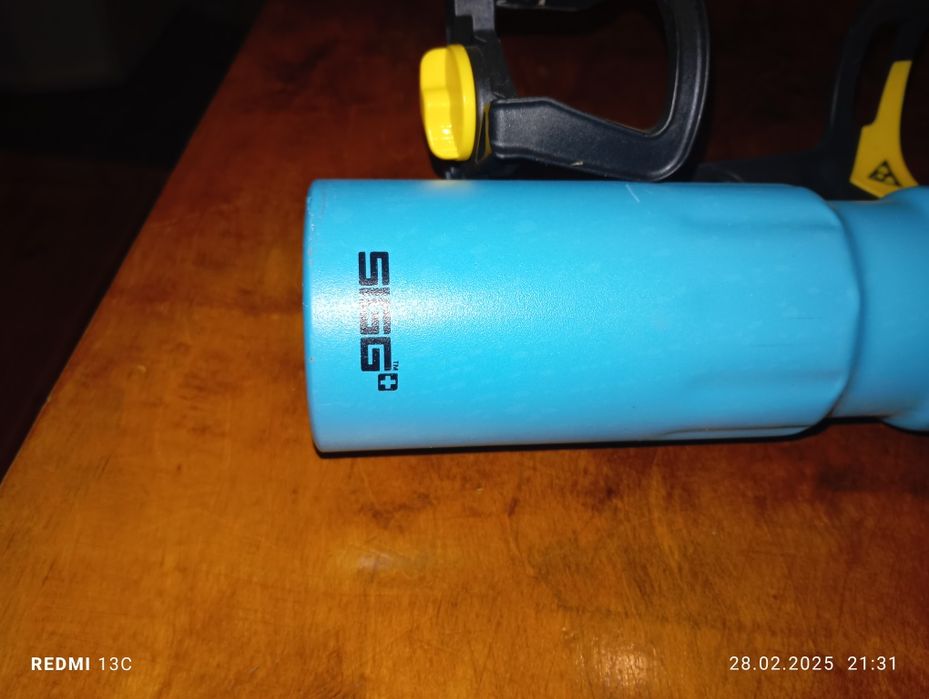 Bidon rowerowy wraz z mocowaniem