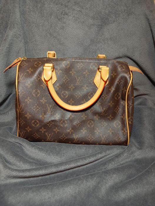 Brązowa torebka ze wzorami