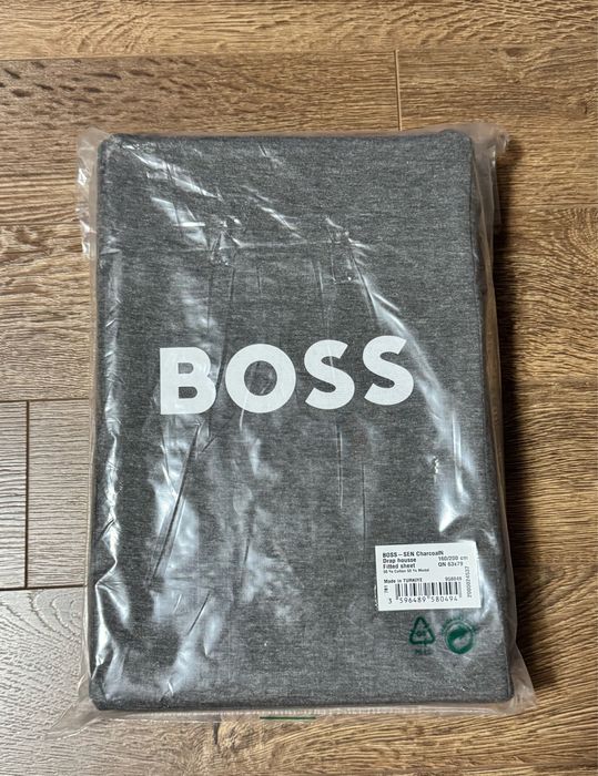 Простынь на резинке Hugo Boss (160/200).