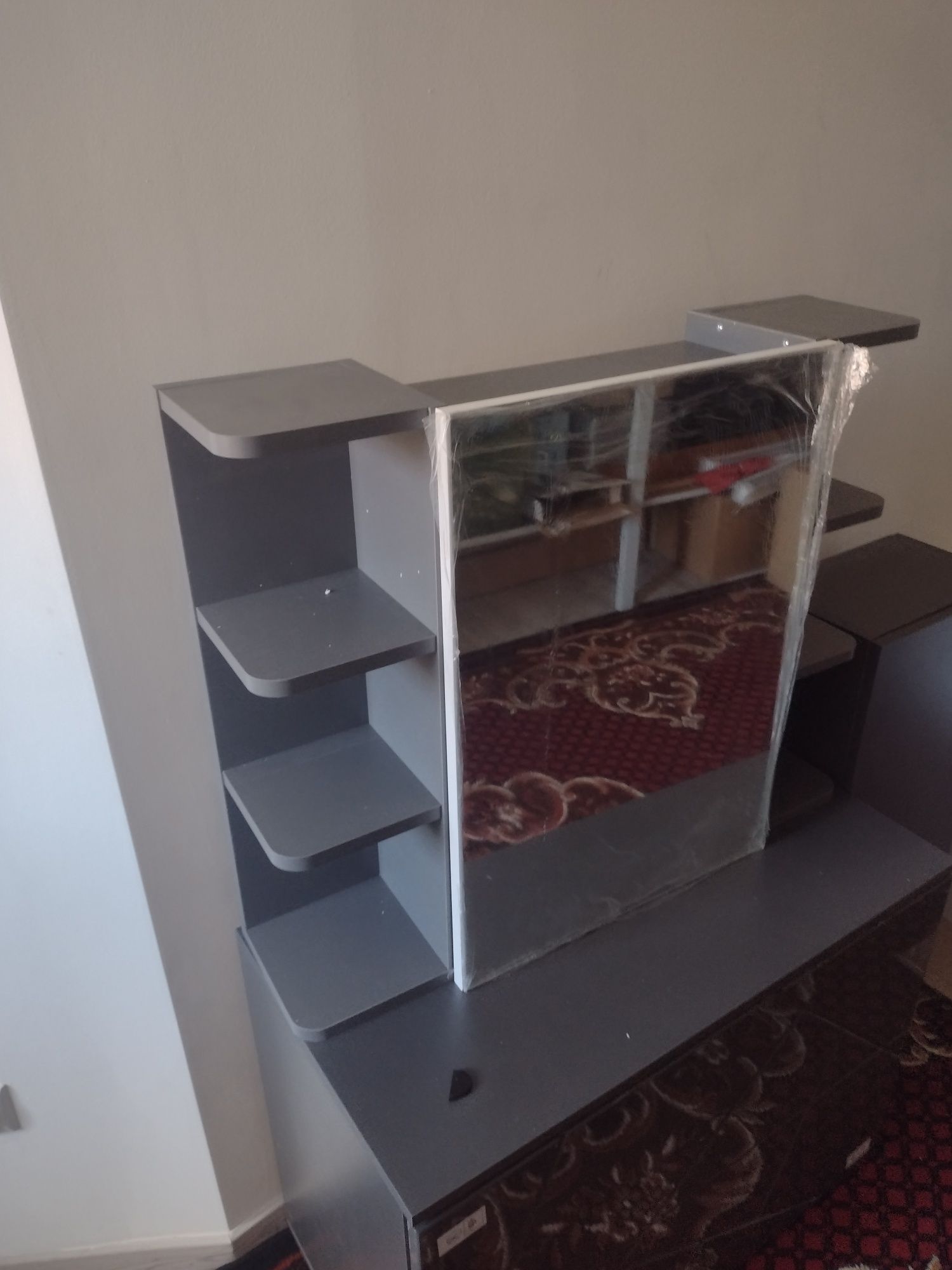 Trzy elementy szafka z lustrem pod zlew i wisząca