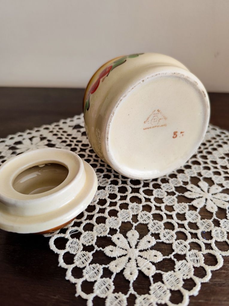 Urokliwa cukiernica z porcelitu. Tułowice made in  Poland PRL