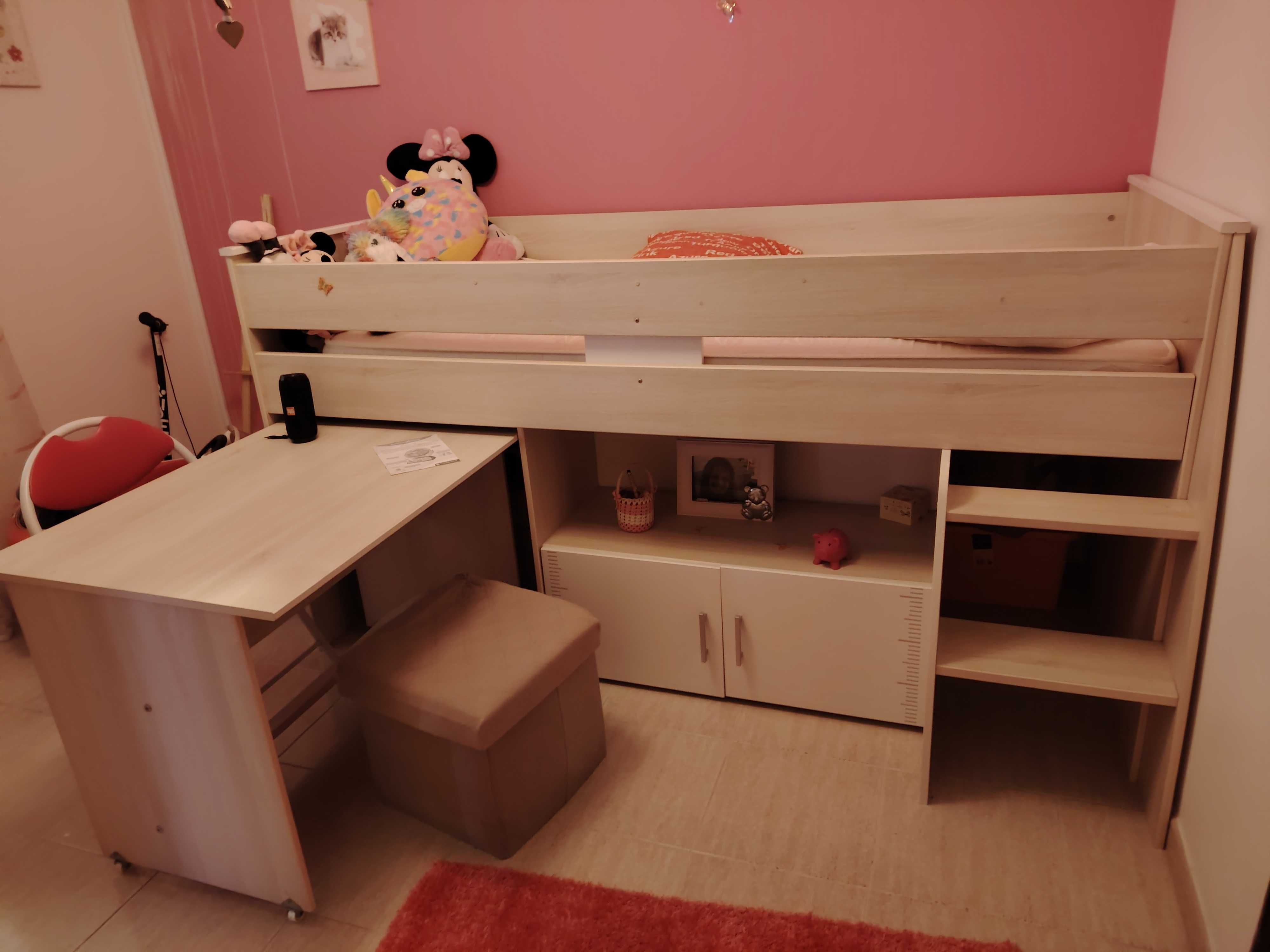 Cama criança com secretária