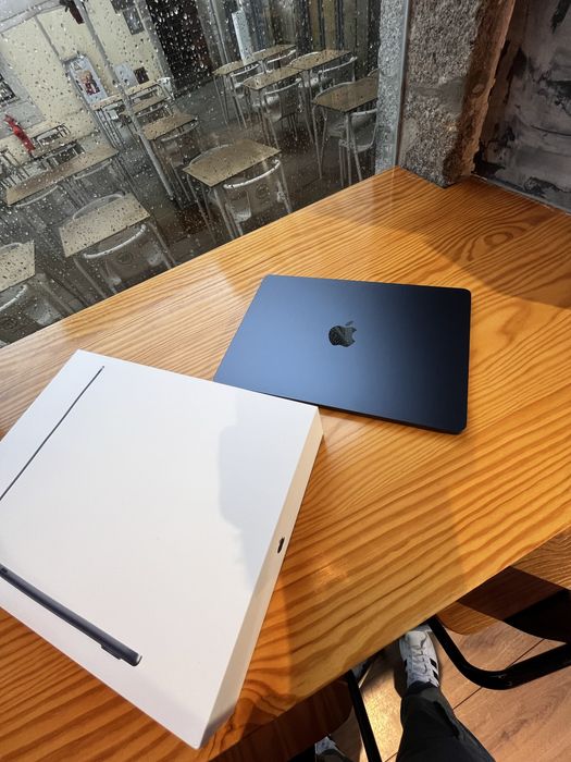 MacBook Air APPLE Meia-Noite (13.6'' - Apple M4 10-Core