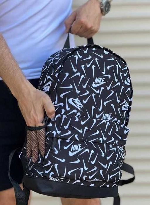 Молодіжний чорний рюкзак Nike - зручний, легкий і стильний
