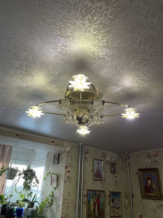 Люстра стелева.