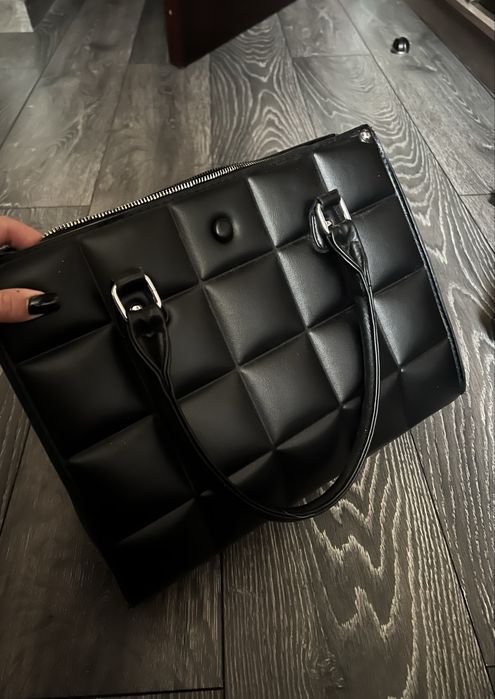 Шкіряна сумка.