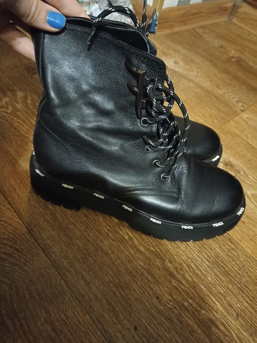 Фирменные ботинки Fendi