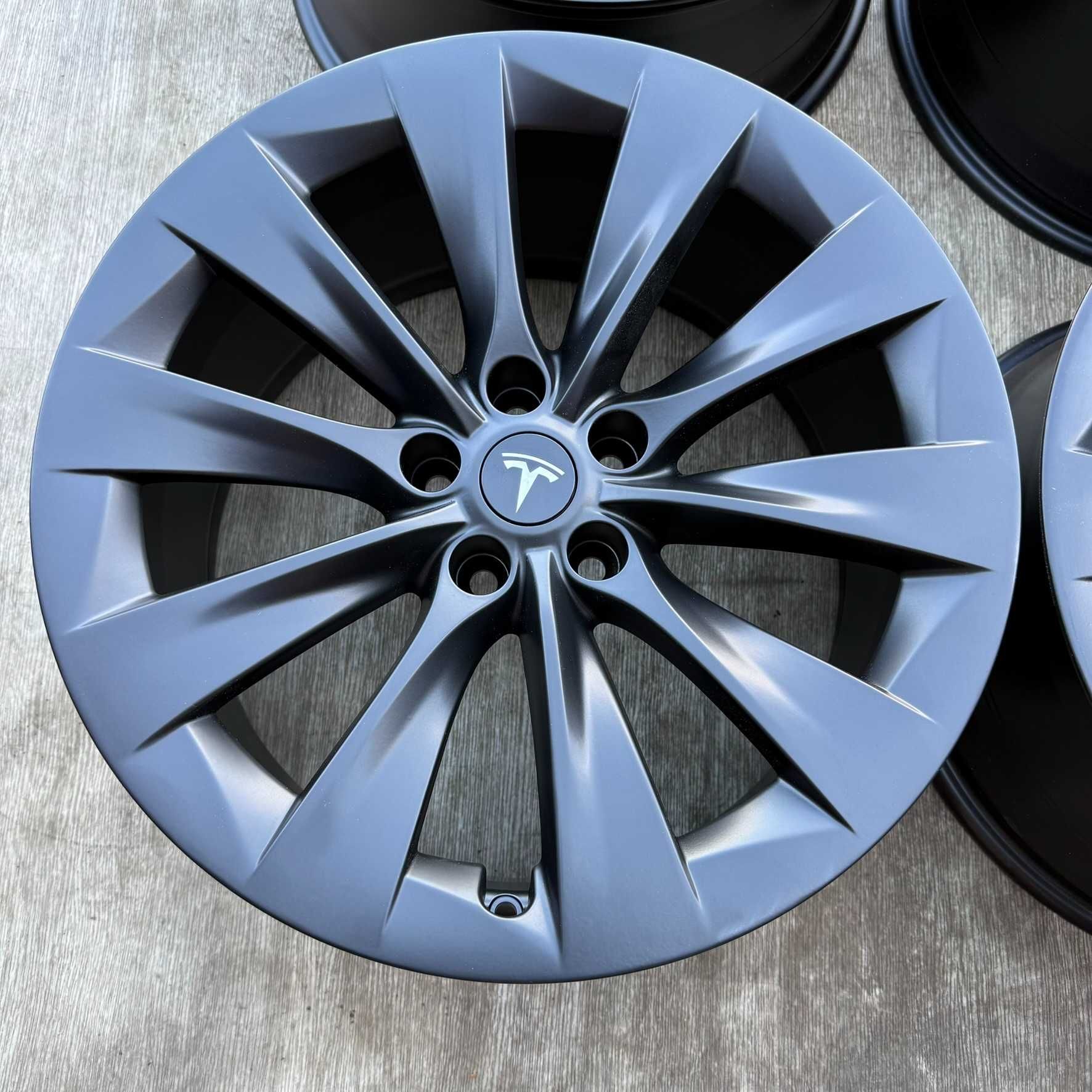 Оригінальні диски різноширокі 5/120 r20 Tesla Model X - S