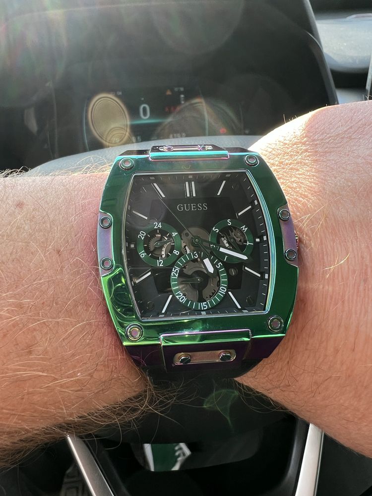 Наручные часы Guess