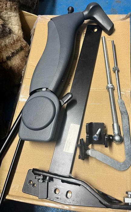 Oprzyrzadowanie veigel ręczny gaz-hamulec dla osoby niepełnosprawnej