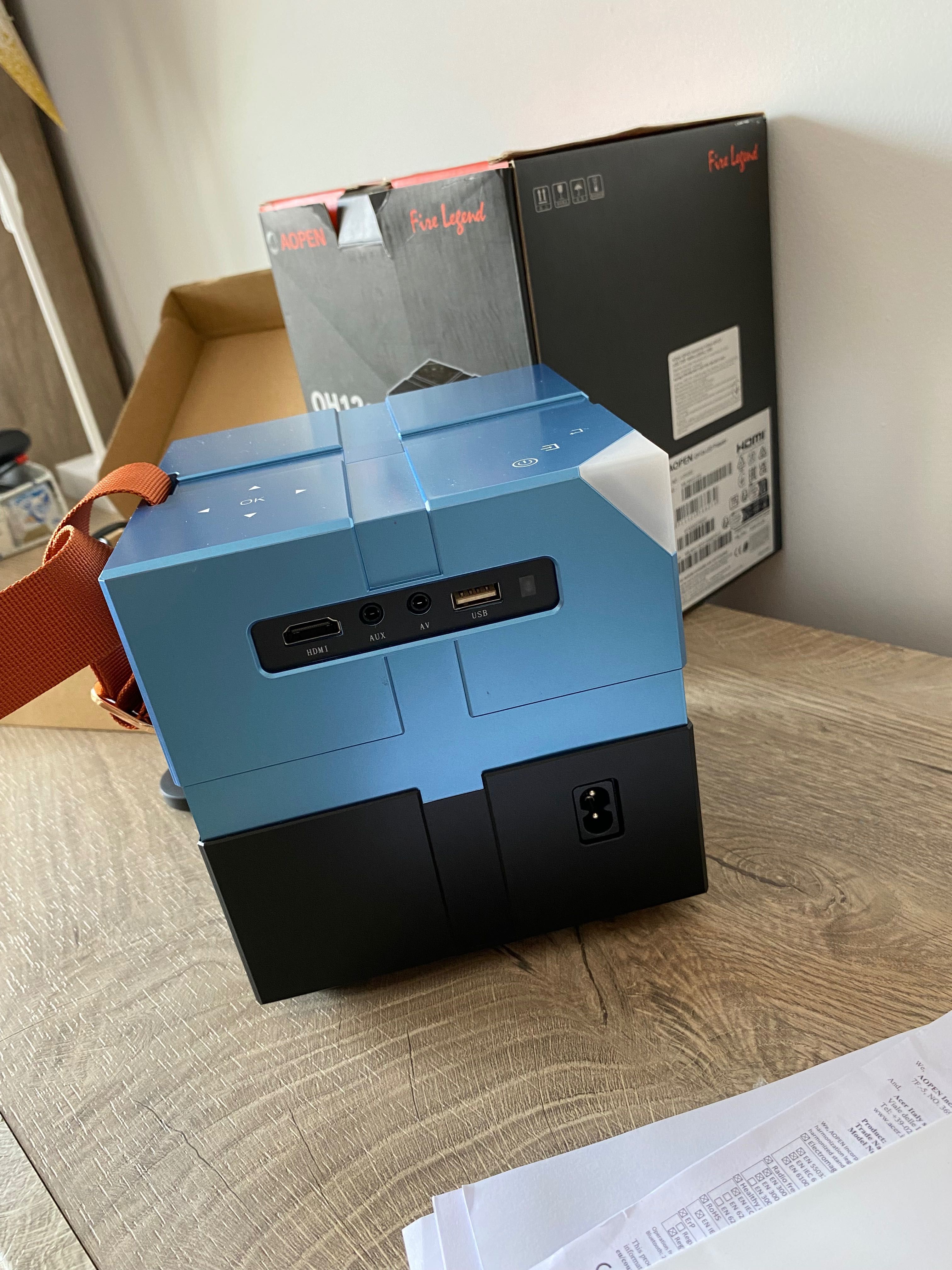 Projektor multimedialny
AOPEN QH12a