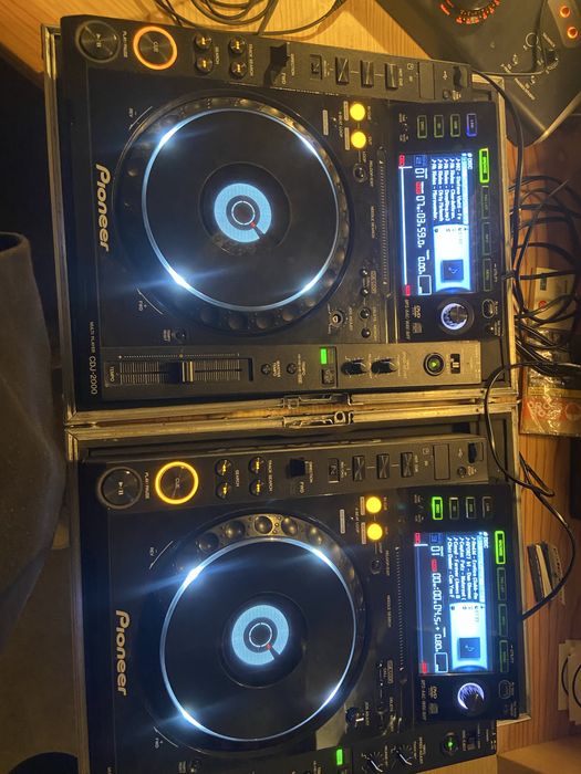 CDJs 2000 com flight cases incluidas (ler descrição)