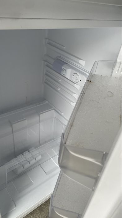 Lodowka kernau 140cm