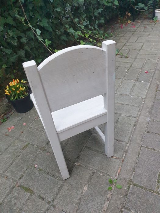 Krzesełka dziecięce drewniane