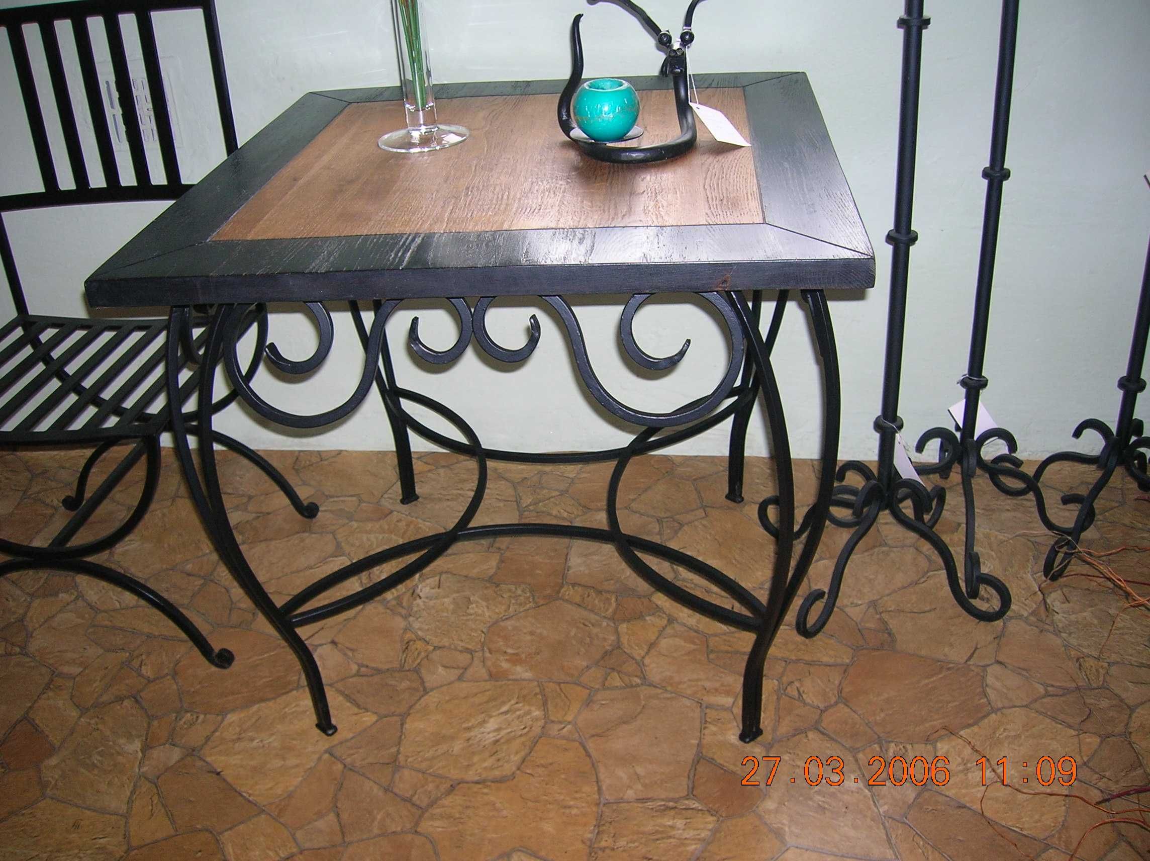 Stół z kutej stali z dębowym blatem