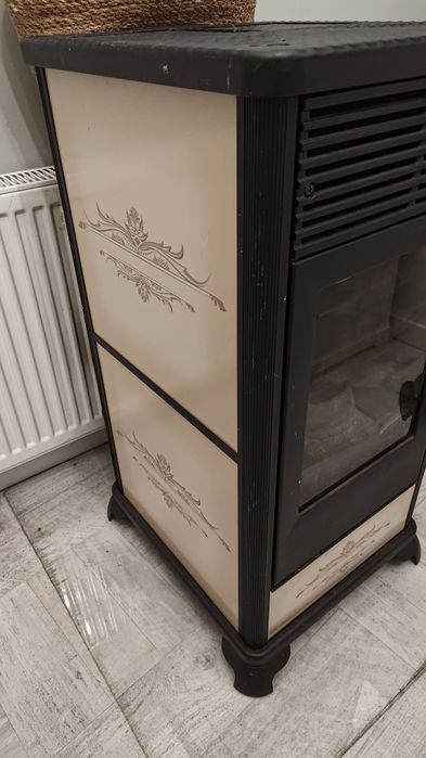 Piec na pellet Edilkamin Classica – beżowy, sprawny, retro design