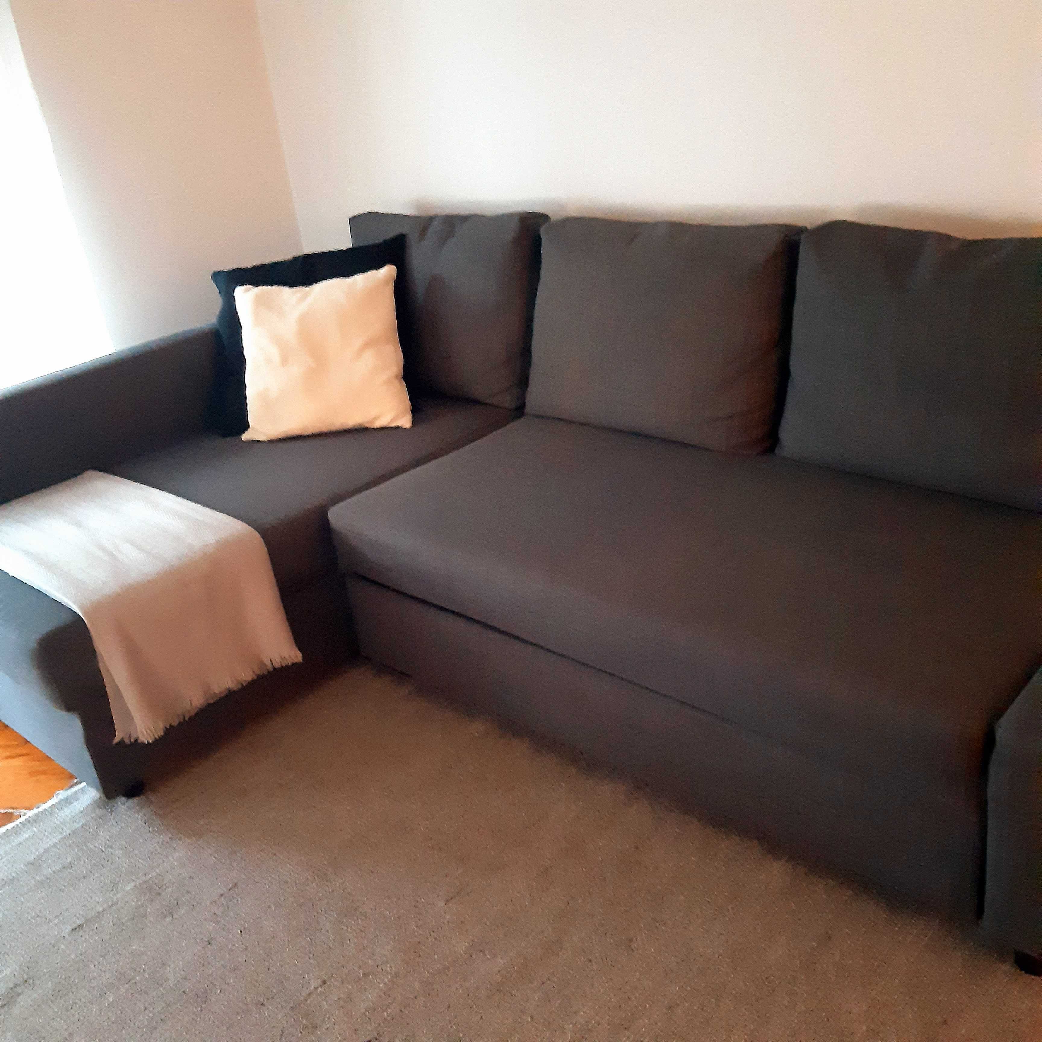 Sofá cama com chaiselongue como Novo