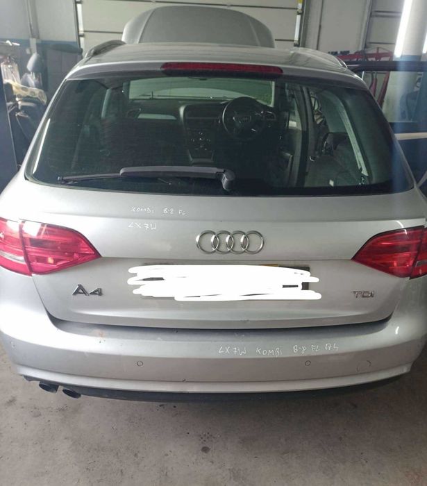 Audi a4 b8 kombi FL kod lakieru LX7W