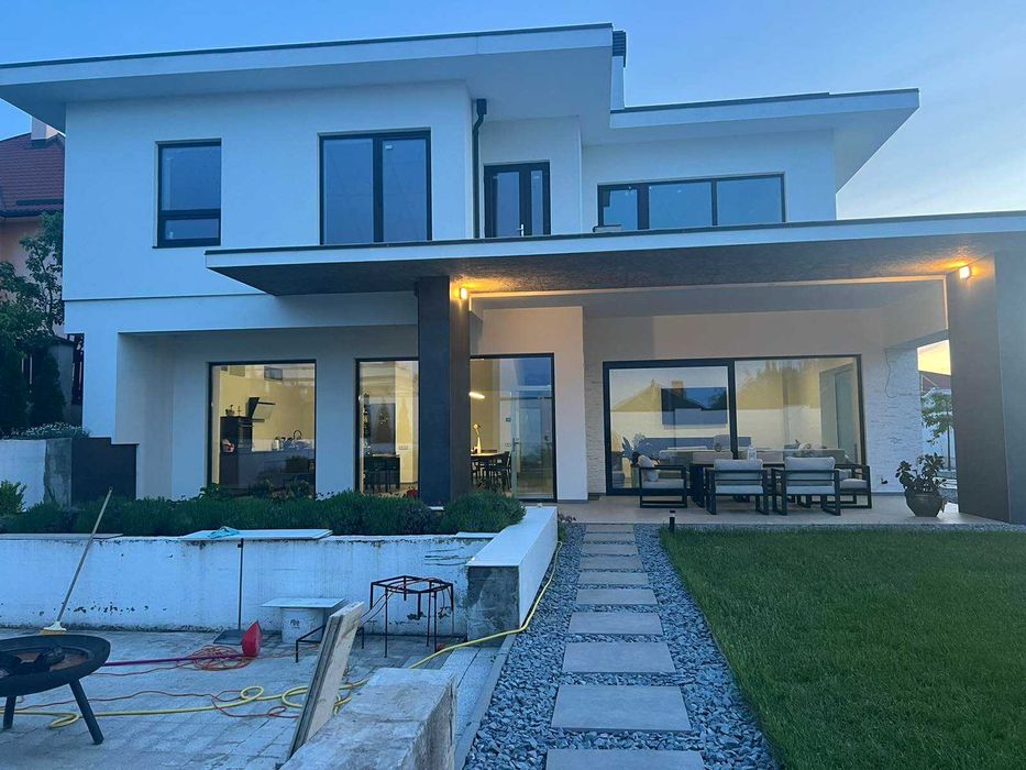 Продаж сучасного будинку в с. Солонка з ландшафтним дизайном