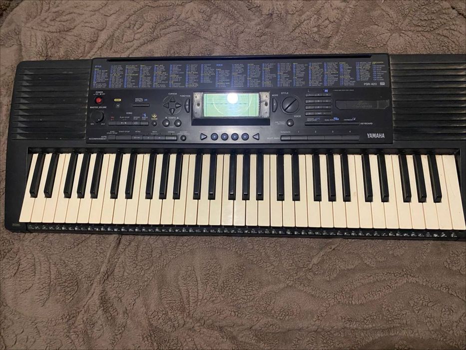 Продам синтезатор YAMAHA PSR-420