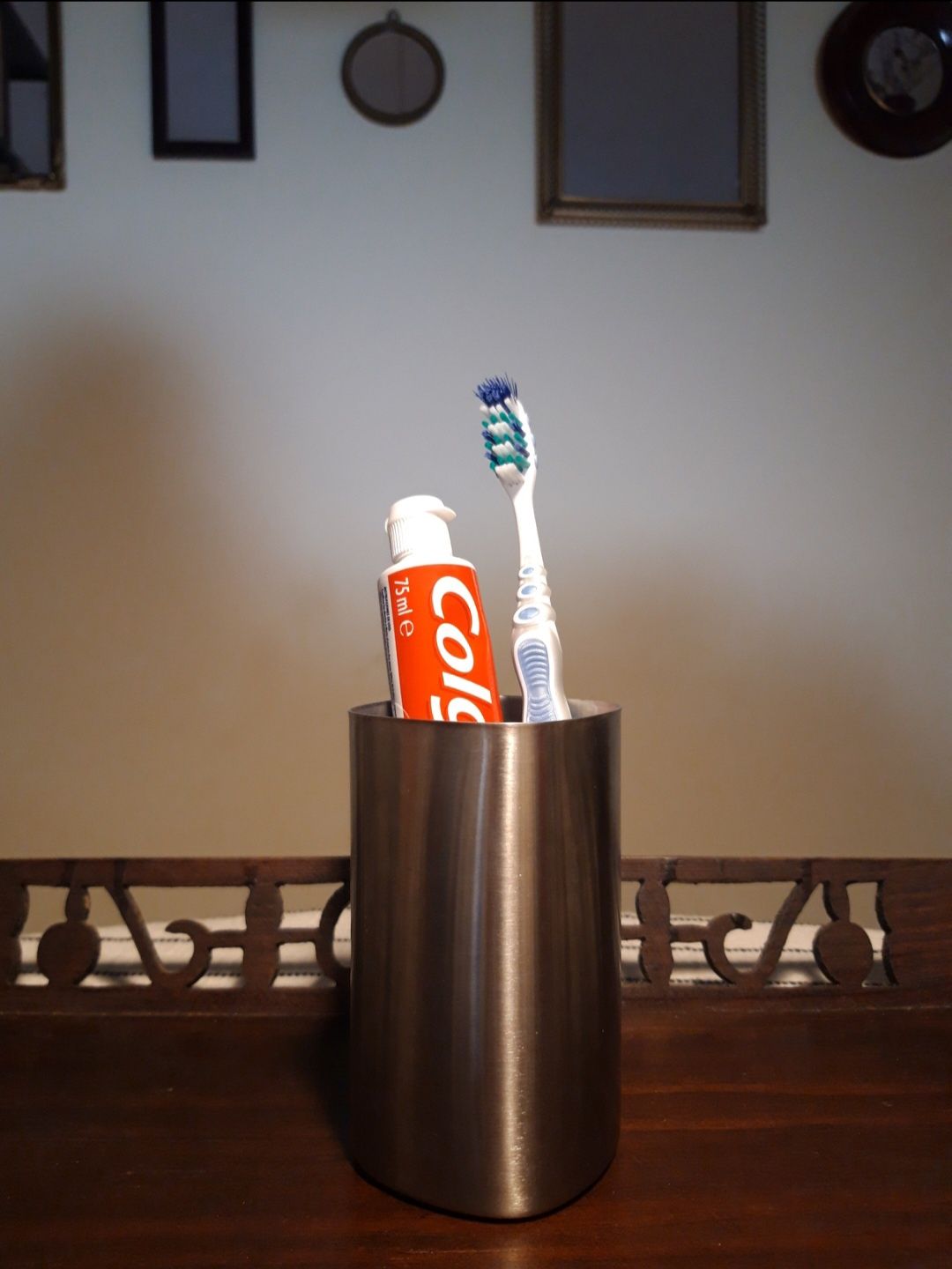 Elegante copo para escova e pasta de dentes, de metal