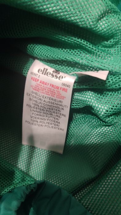 Продам ветровку ellesse