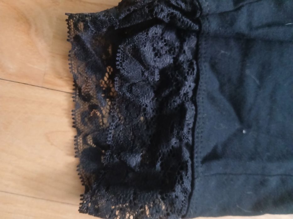 Krótkie spodenki z koronką sinsay xs czarne 34