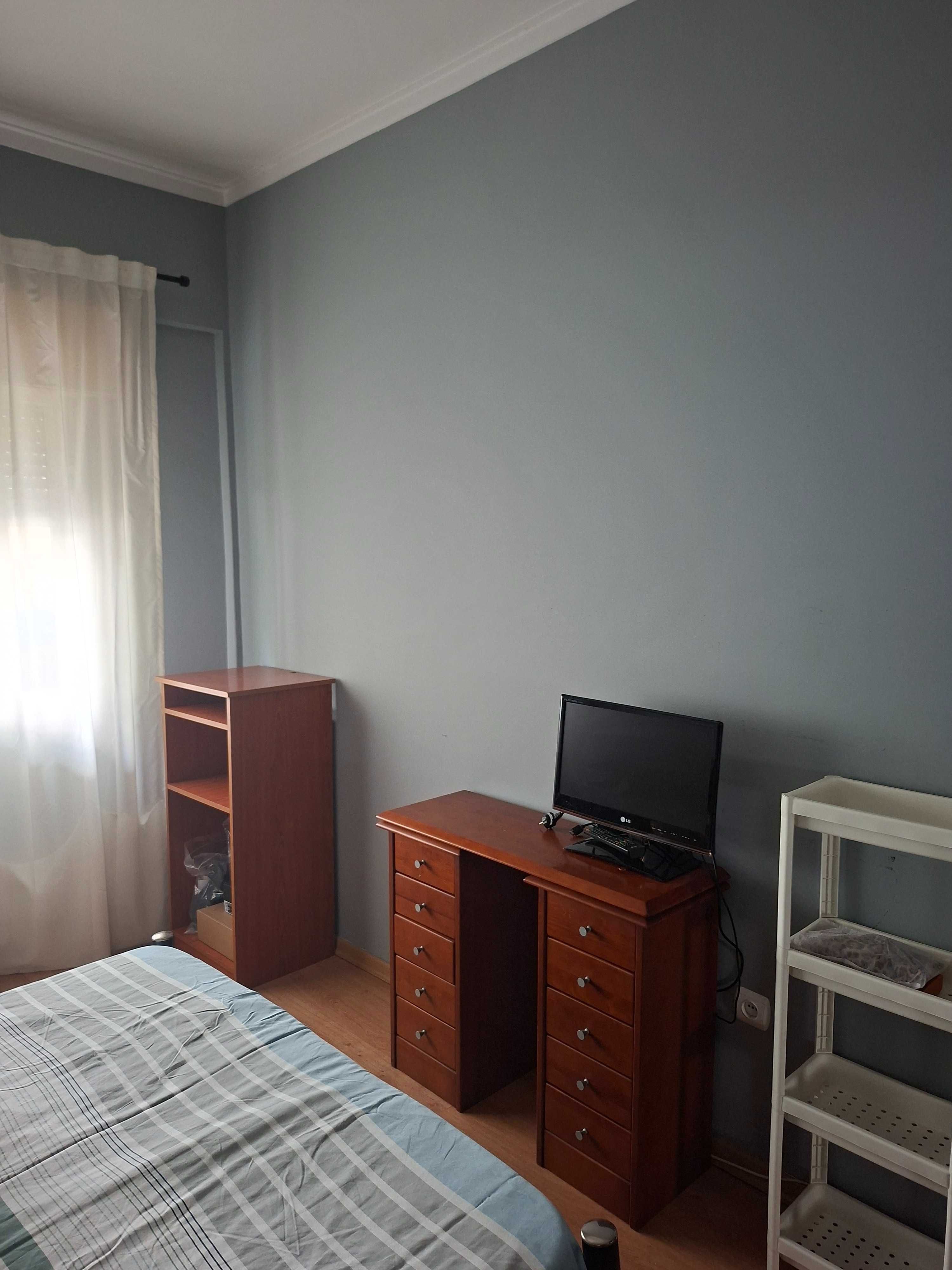 Quarto p/1 pessoa (mobilado + despesas incluídas + 2km metro Odivelas)