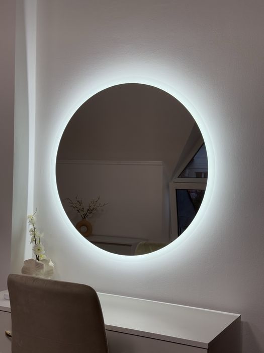 Дзеркало з підсвіткою