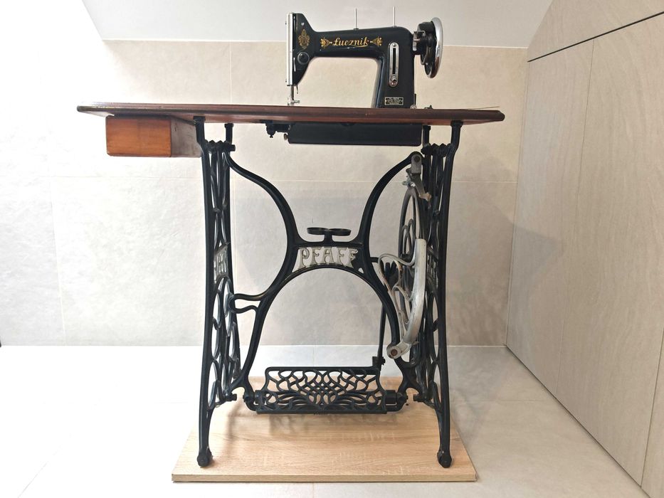 Maszyna do szycia ŁUCZNIK KL 82 R + Stolik PFAFF [wersja eksportowa]
